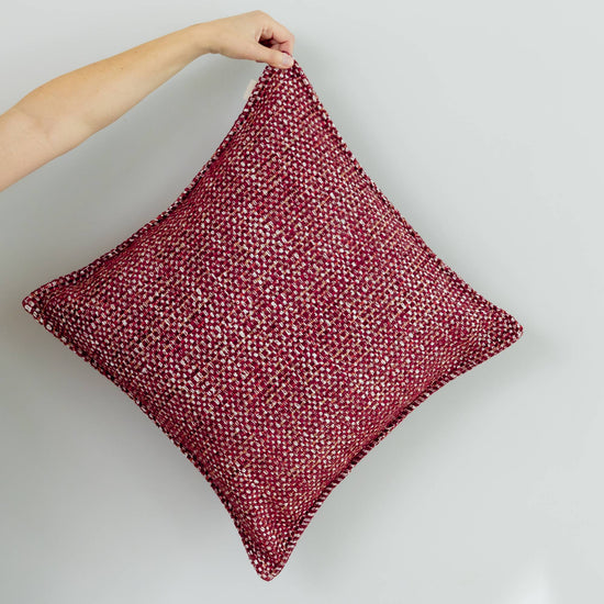 Sierkussen Gulia cherry 50x50 cm